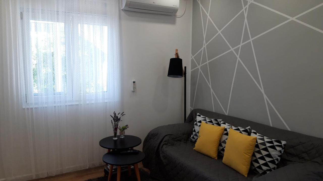 Lili In Pet Friendly, Free Parking Apartment