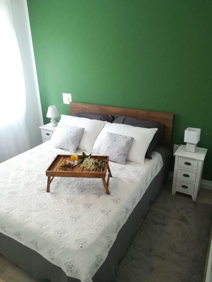 Lili In Pet Friendly, Free Parking Apartment